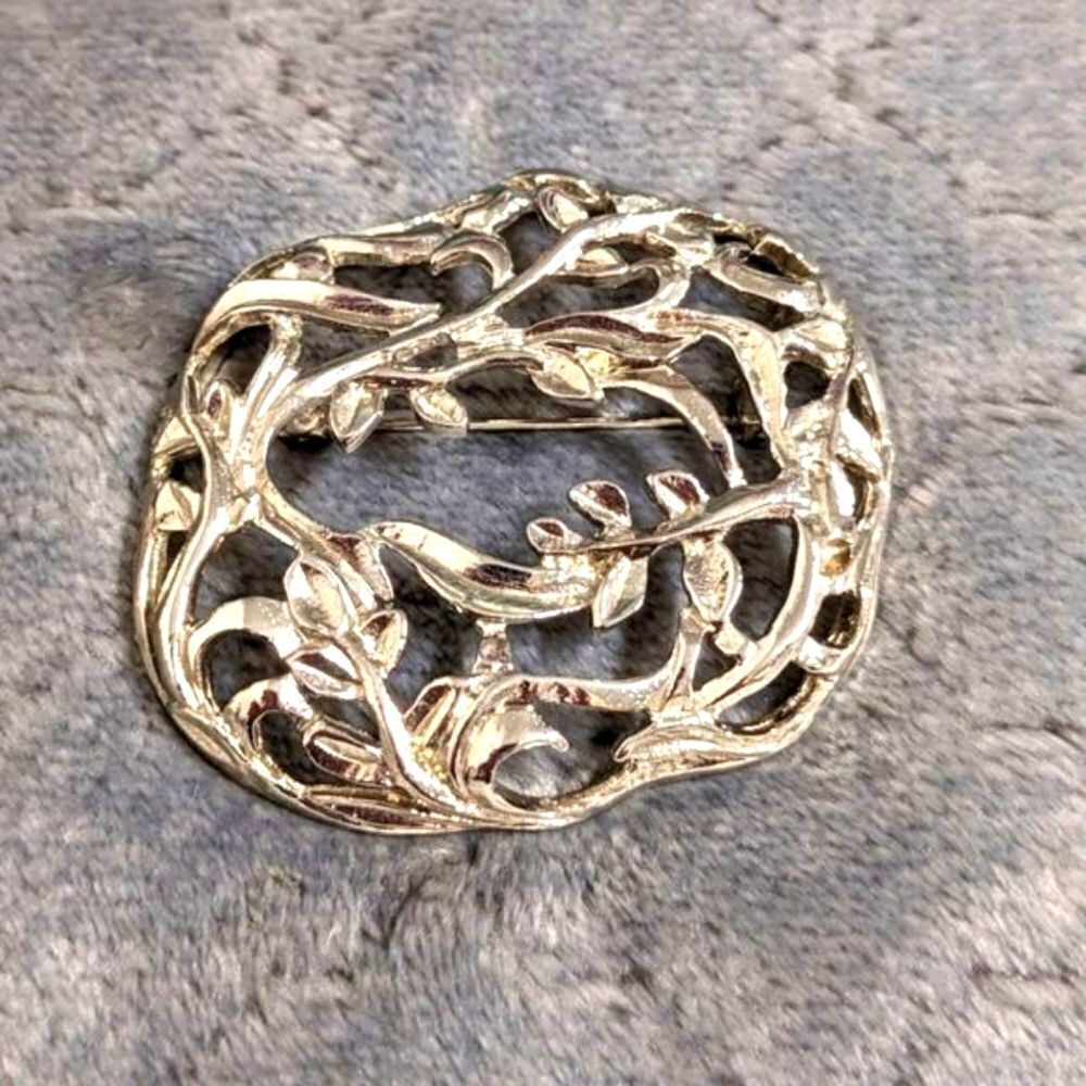 Vintage Ginnie Johansen Silvertone Oval Floral Brooche